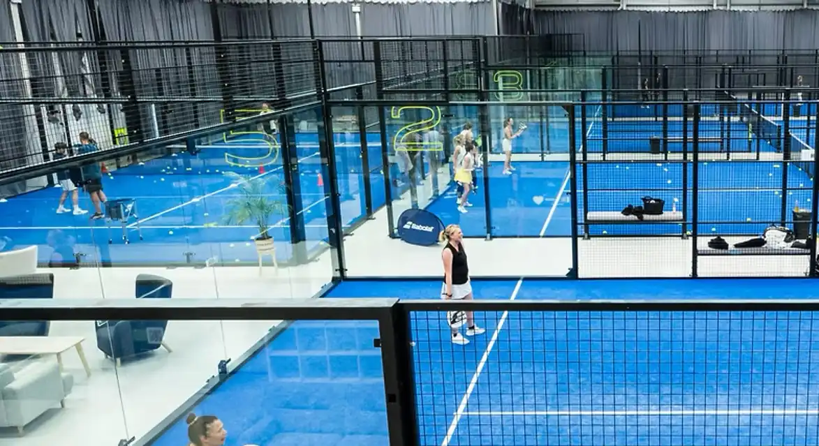 PADELHUB North London (N20) padel courts