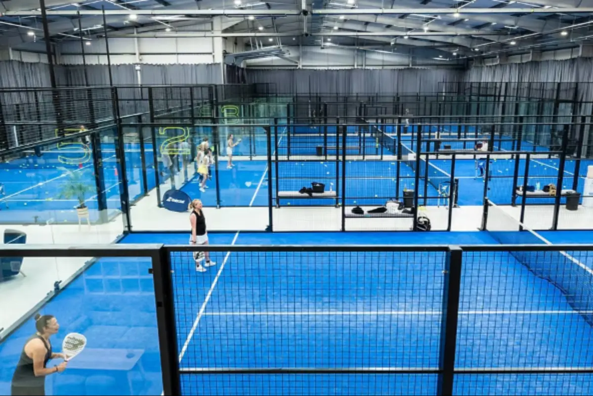 PADELHUB SL2 Slough padel courts
